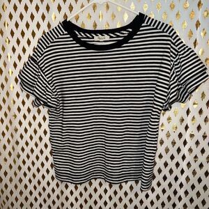 Madewell Ruffle-Sleeve Tee in Stripe black and white size XS